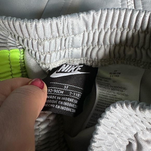 Nike Kids Jacket in Gray with Neon Green Stripes - Picture 3 of 3